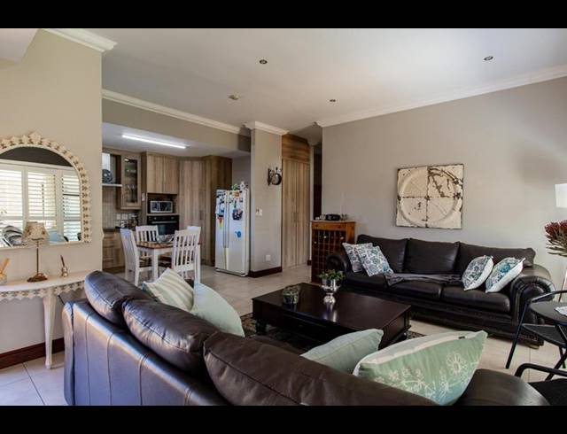 2 BEDROOM TOWNHOUSE FOR SALE IN RETIRE AT MIDSTREAM